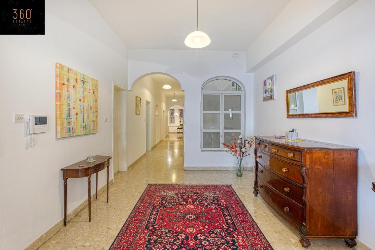 Appartamento Tower Road Sliema, 4br With Sensational Views By 360 Estates